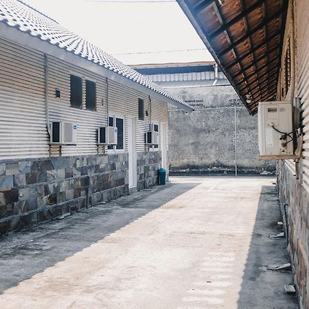 Готель Reddoorz Near Sirkuit Sentul Богор Екстер'єр фото