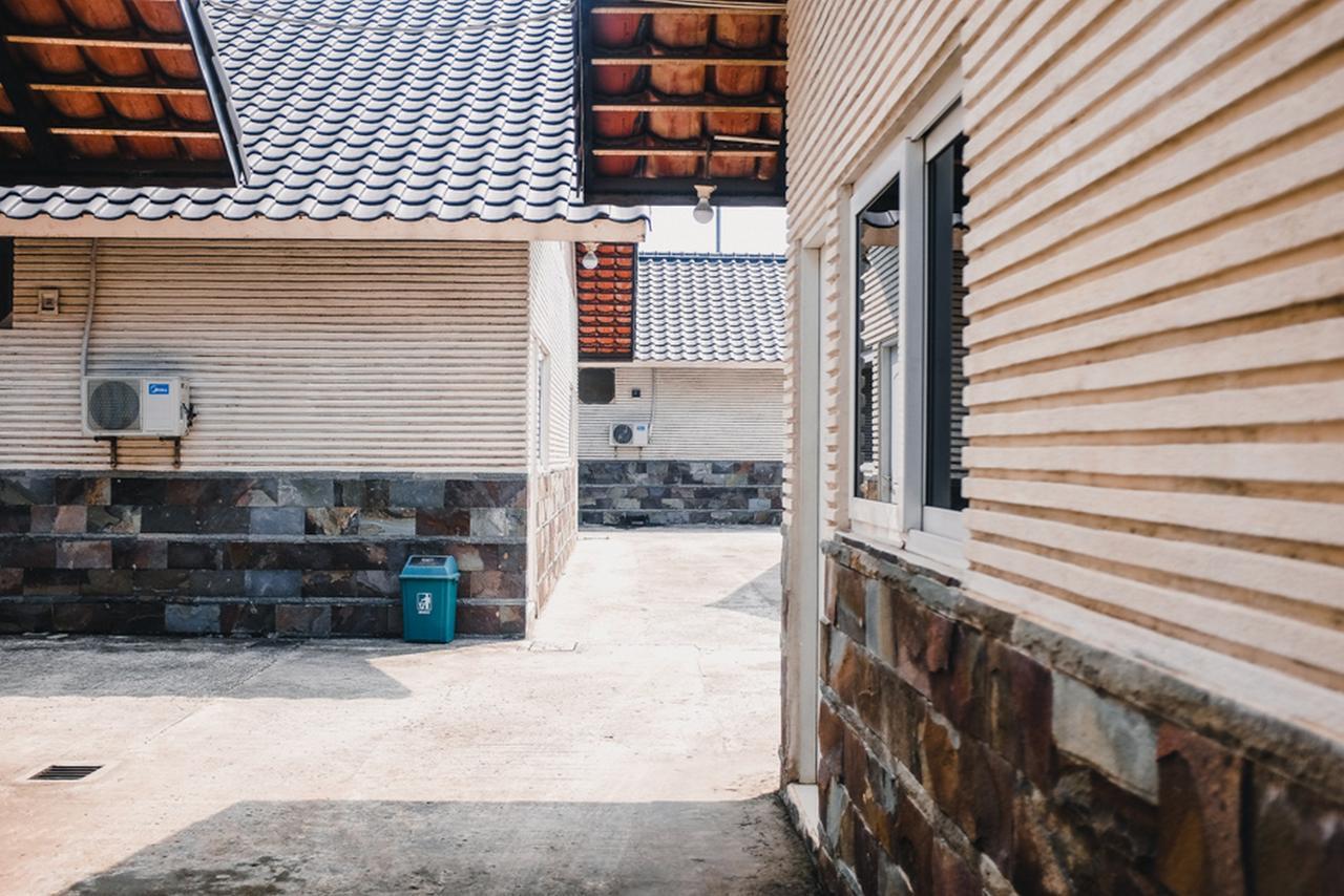 Готель Reddoorz Near Sirkuit Sentul Богор Екстер'єр фото